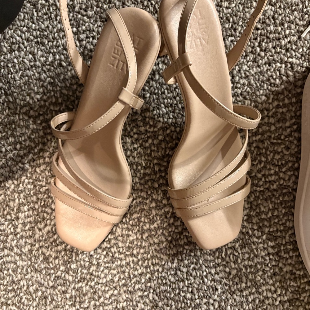 Naturalizer heels size 8